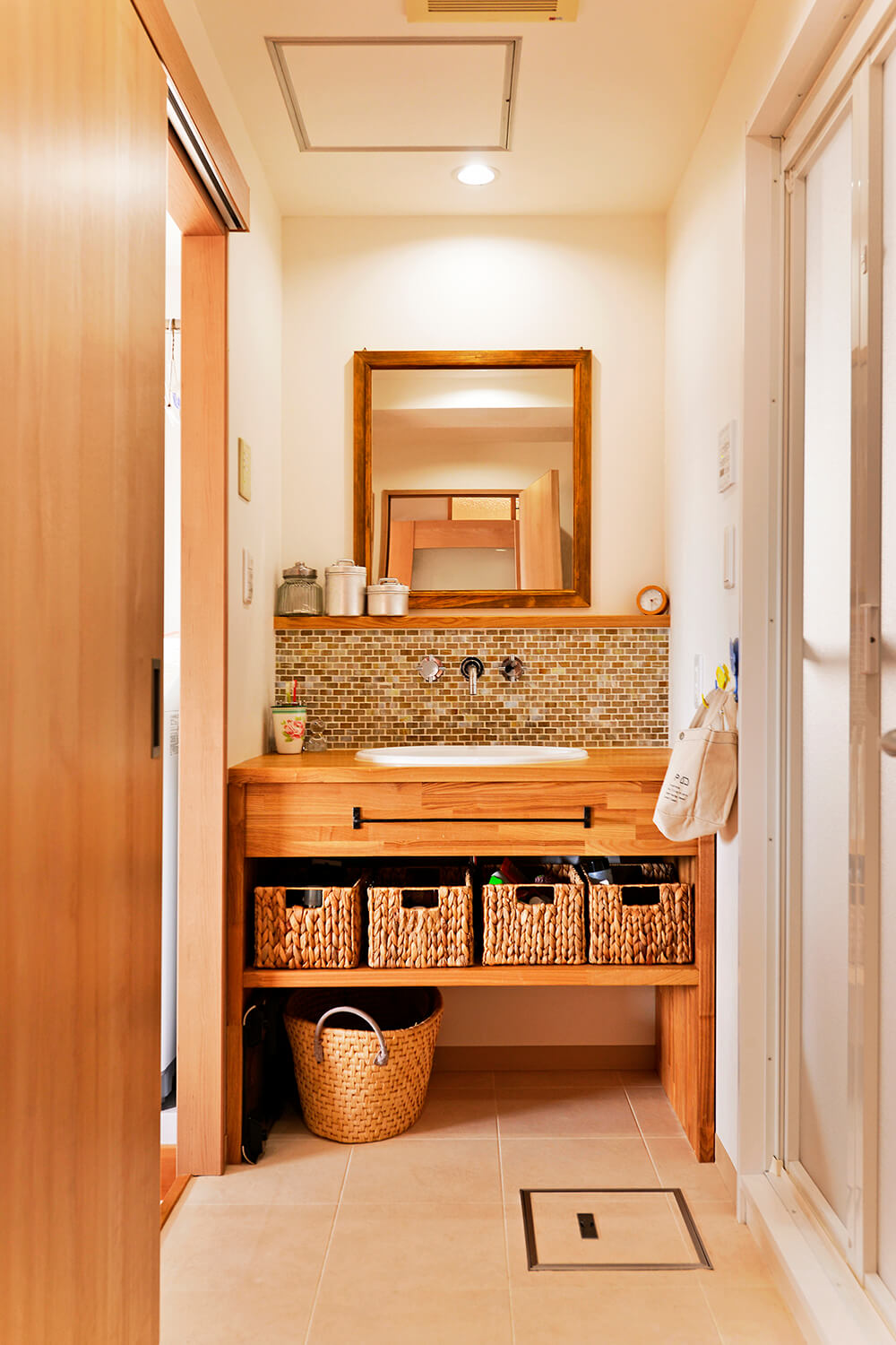 洗面・ランドリールームの造作棚・造作収納の事例