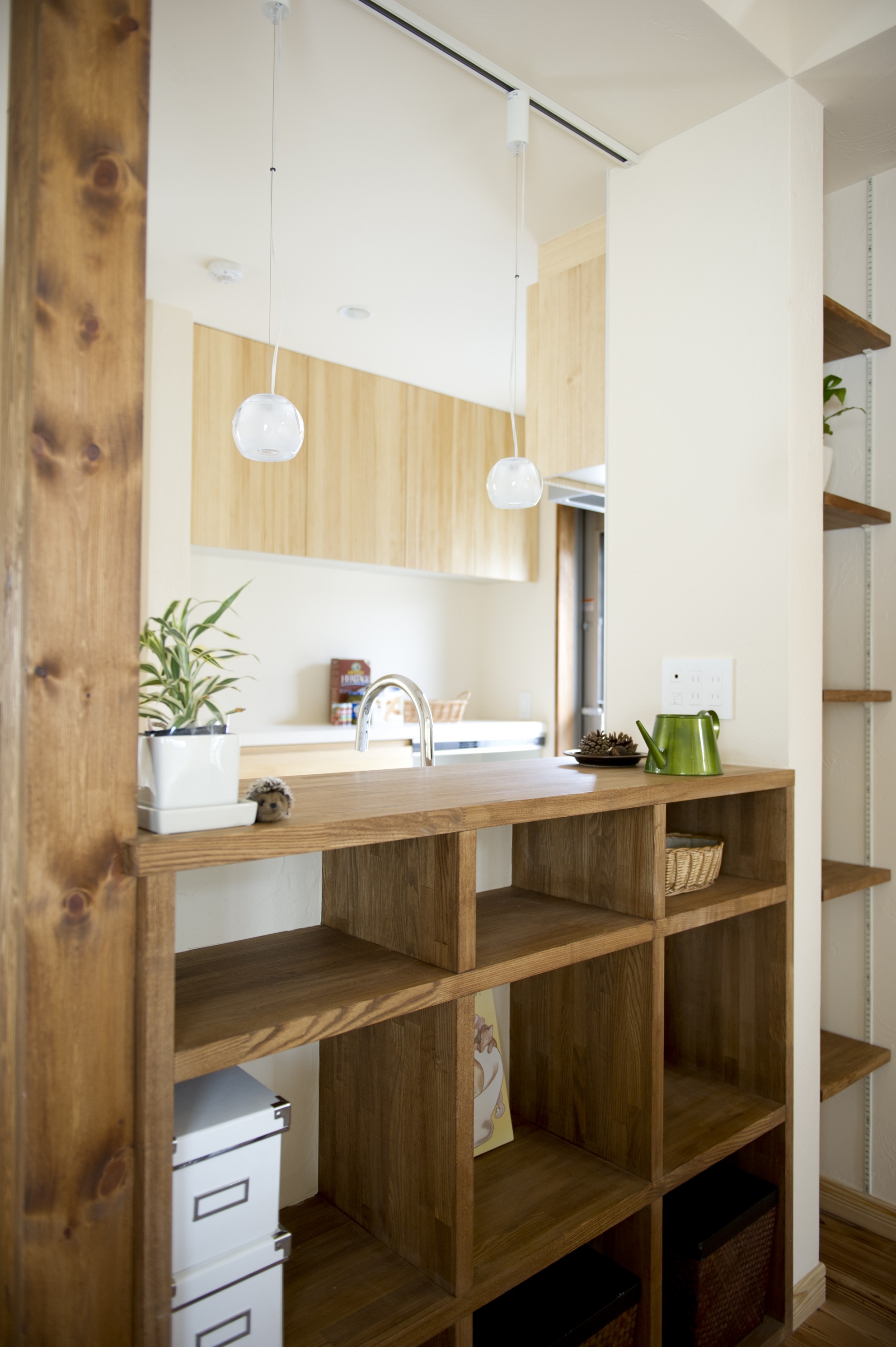 リビングダイニングの本棚・造作棚・造作収納の事例