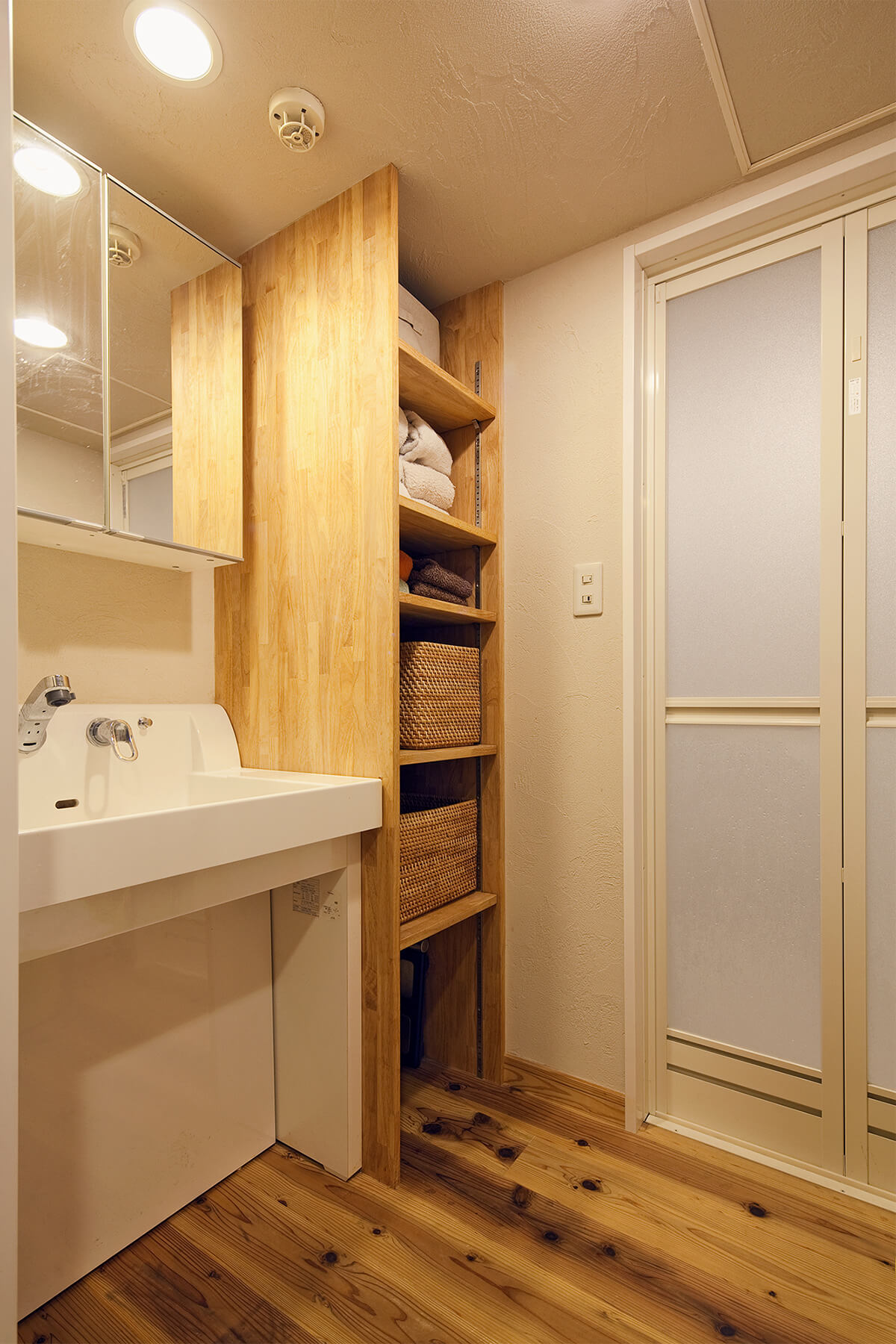 洗面・ランドリールームの造作棚・造作収納の事例