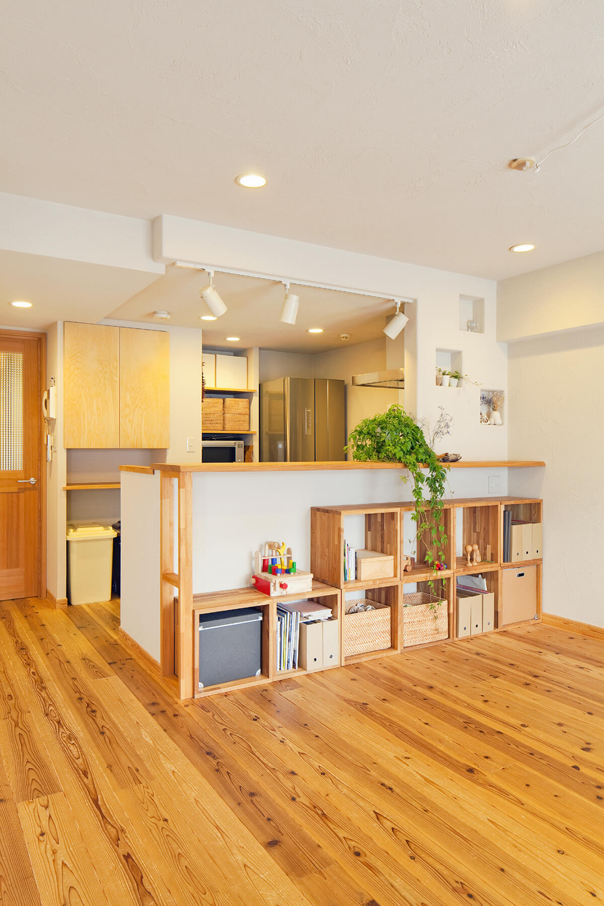 リビングダイニングの本棚・造作棚・造作収納の事例