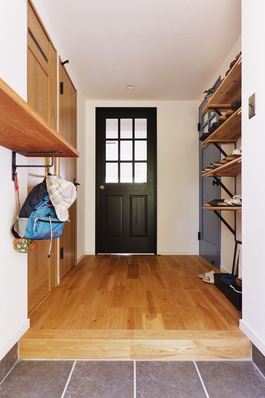 玄関の靴棚・造作棚・造作収納の事例