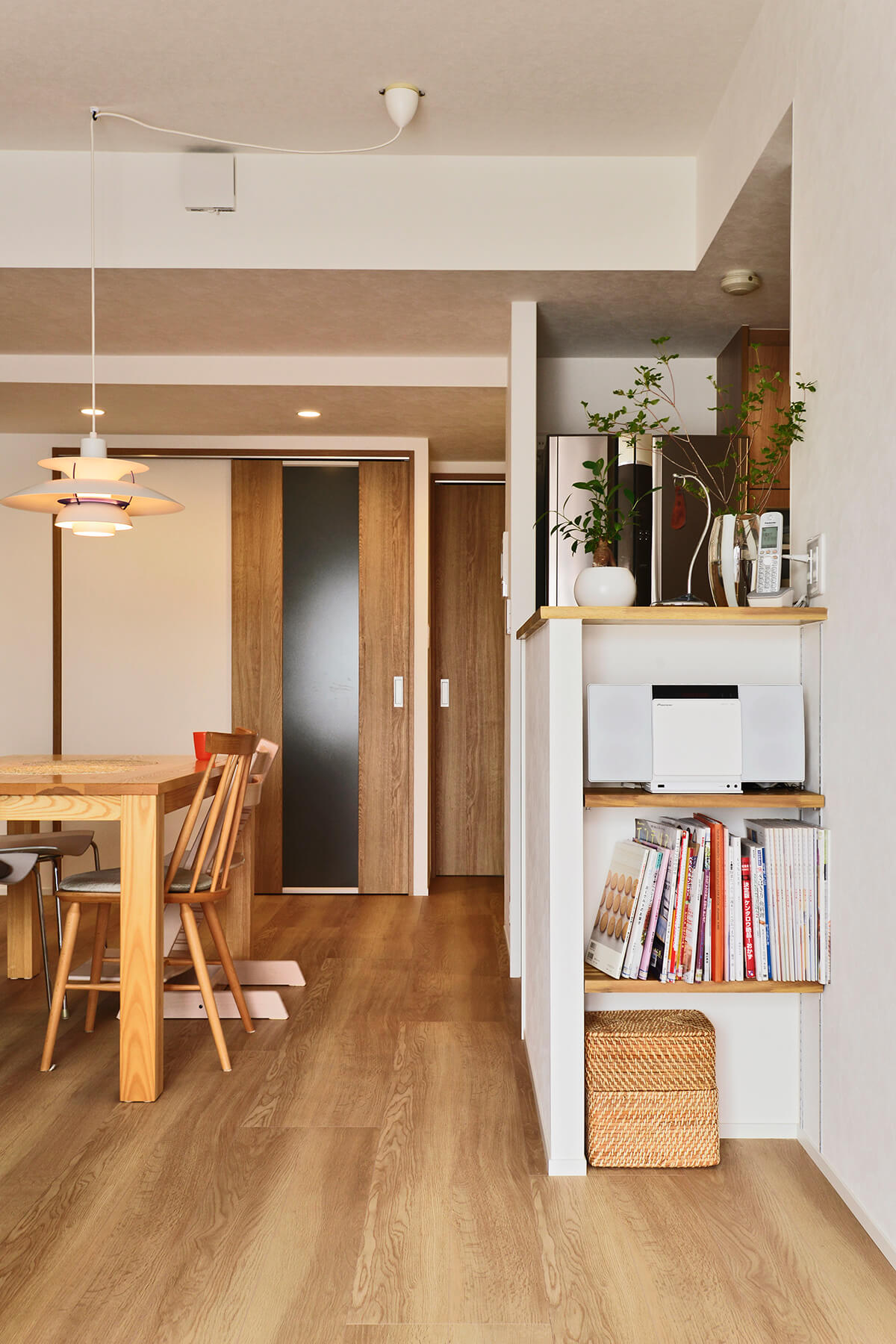 リビングダイニングの本棚・造作棚・造作収納の事例