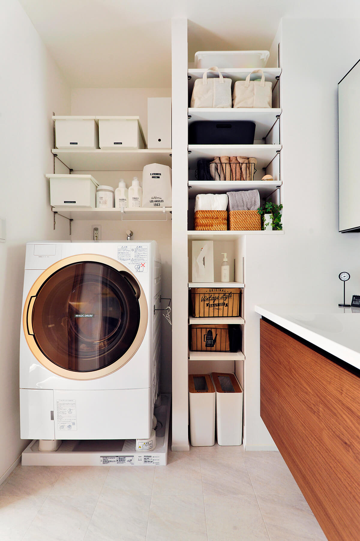 洗面・ランドリールームの造作棚・造作収納の事例