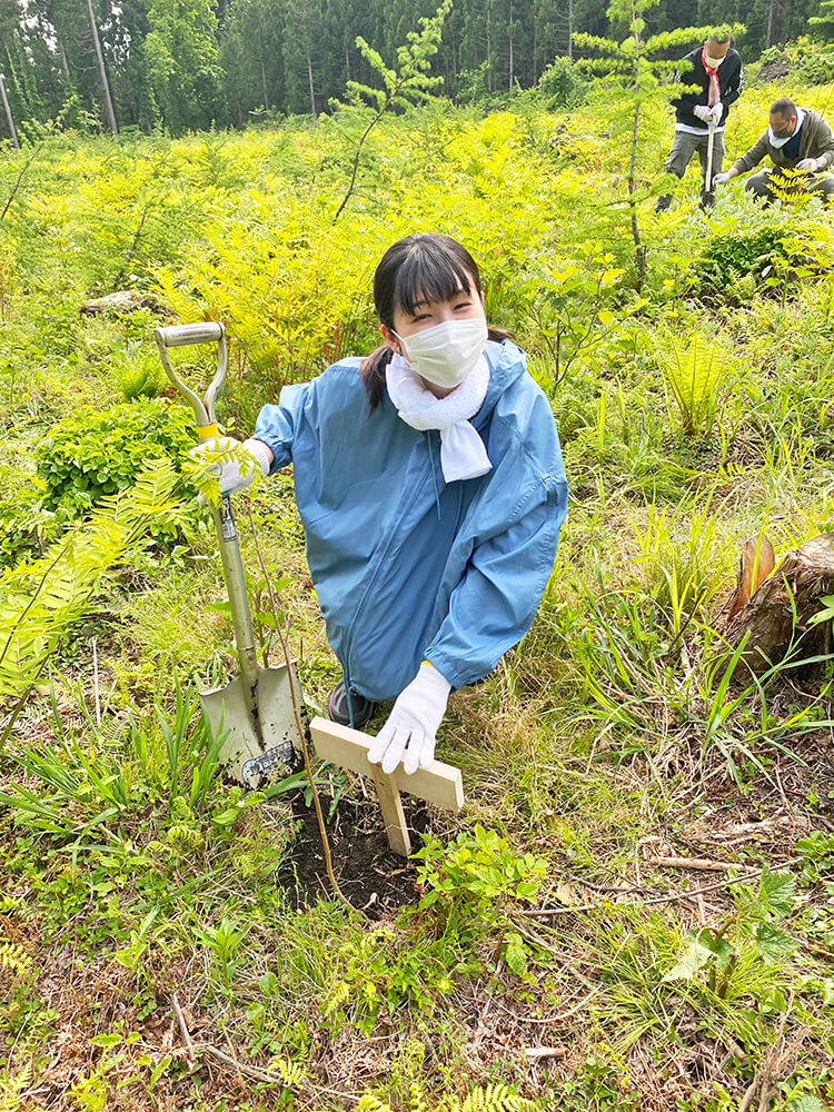 無垢フローリングのルーツを辿り北海道へ。研修レポート前編～植林体験～写真12