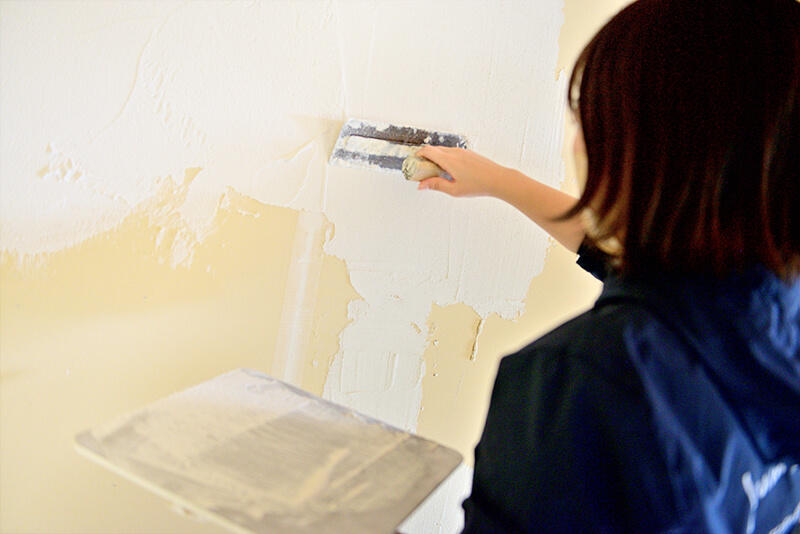 夢工房のおすすめ自然素材の一つ漆喰の塗り体験をしました！写真4