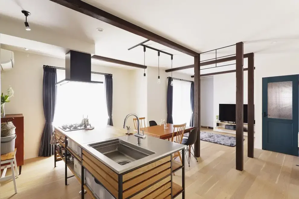 リノベーションコラム「戸建てフルリノベーションの費用相場|建て替えと比較してデメリットも解説」