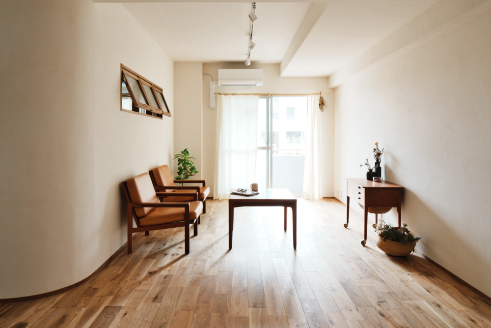 リノベーションガイド・基礎知識「無垢フローリングのワックスのかけ方｜正しいメンテナンスで美しさも長持ち。」