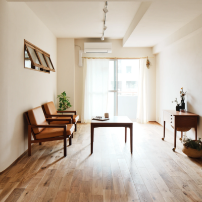 リノベーションガイド・基礎知識「無垢フローリングのワックスのかけ方｜正しいメンテナンスで美しさも長持ち。」