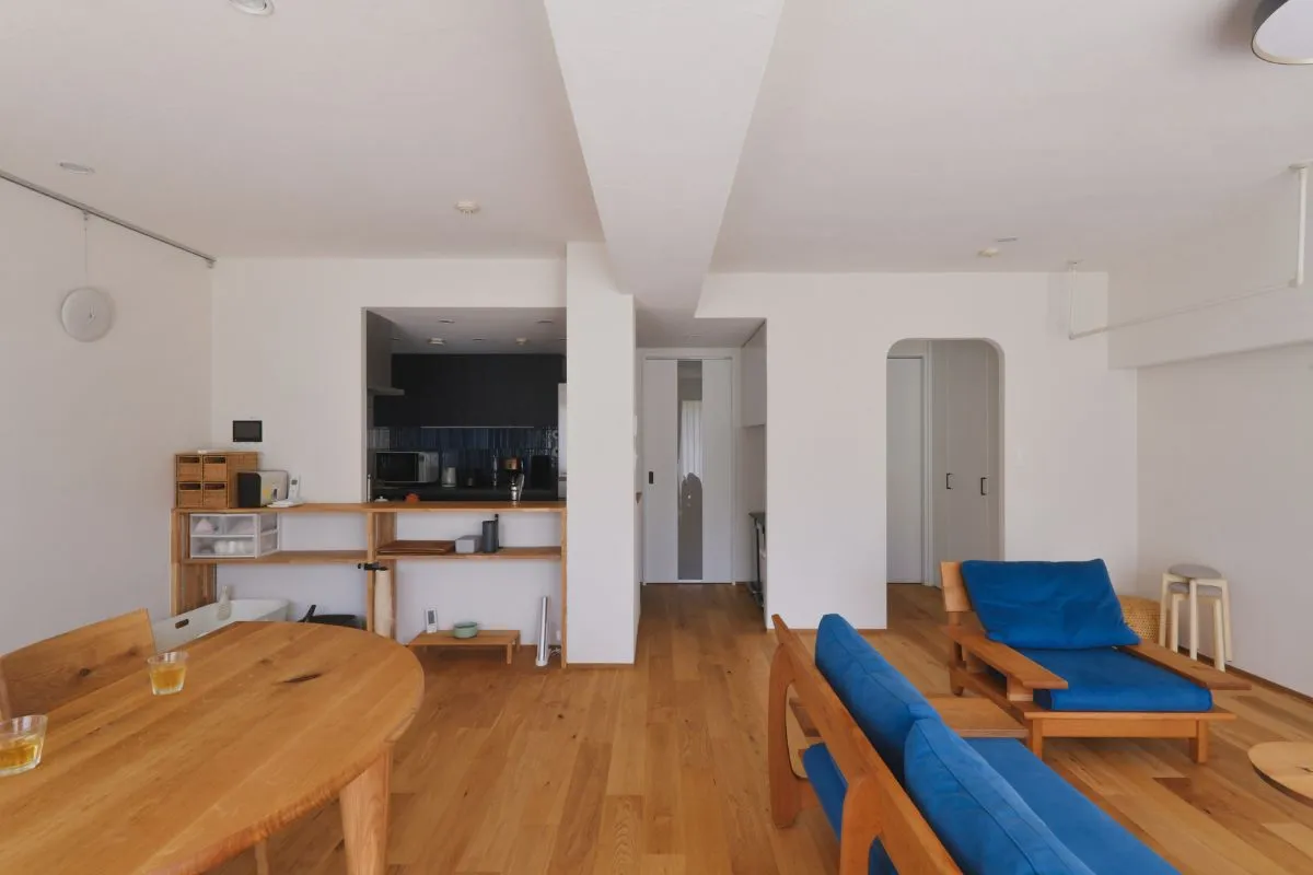 開放的なリビングにつながるゆとりのある広いキッチン