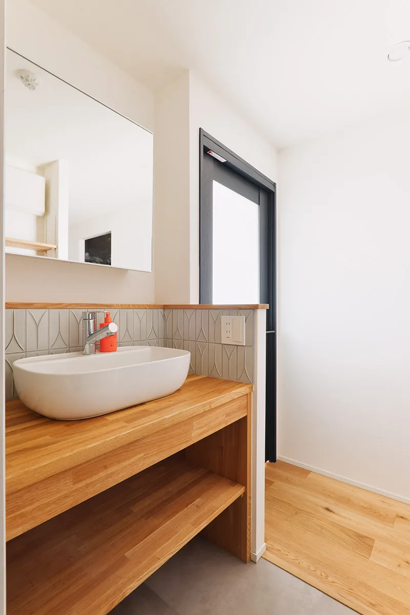 タイルにこだわった造作洗面台"