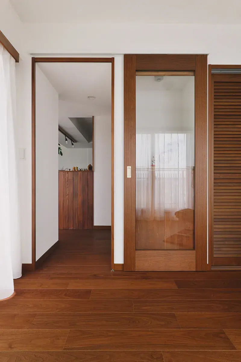 大きなガラス入りの建具